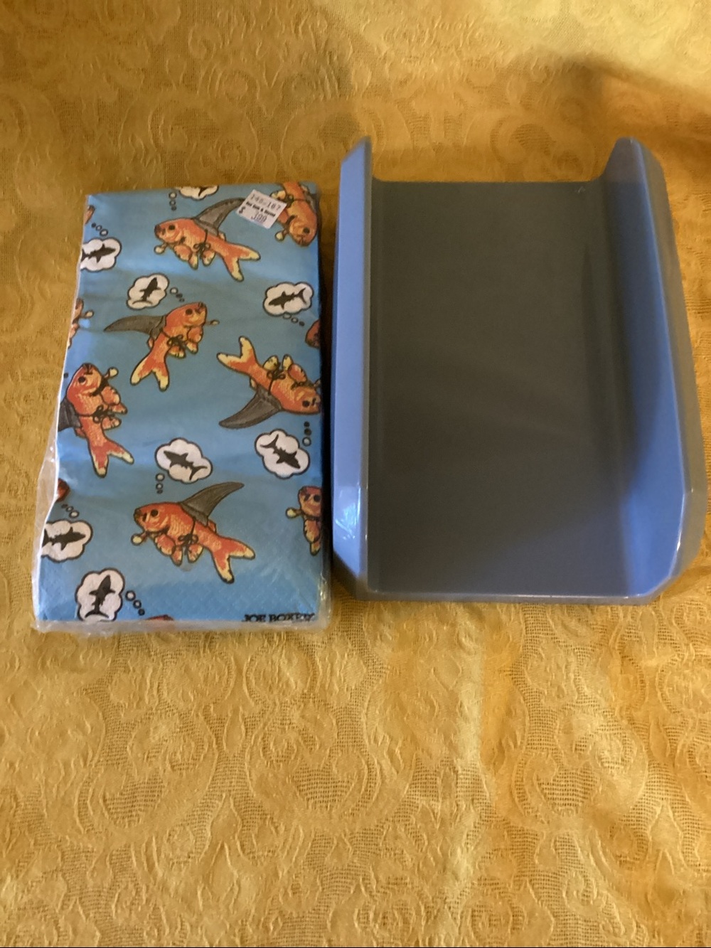 Bathroom Bundle. Basket, Trash Can, Towel Holder, and 20 Guest Towels. - Picture 4 of 6
